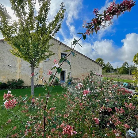 Chambre, Sauna, Piscine A La Campagne Leguillac de Cercles